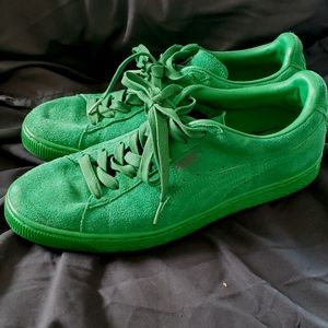Sz 10 Green Suede Pumas